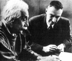 Einstein y Oppenheimer